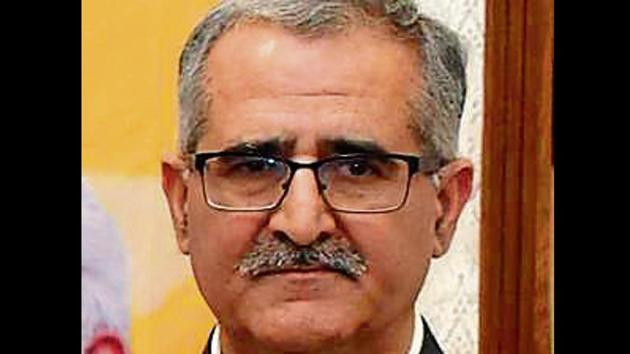 No official reason was cited for stripping the chief secretary of charge. One likely reason could be the stance taken by Dhesi on certain inquiries conducted by the state vigilance bureau. (HT File) No official reason was cited for stripping the chief secretary of charge. One likely reason could be the stance taken by Dhesi on certain inquiries conducted by the state vigilance bureau. (HT File)