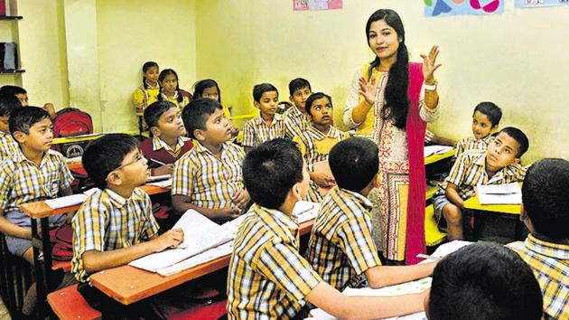 Principal Shalini Dubey has students wrapped in attention at the Mahatma Gandhi School.(Pratham Gokhale/HT Photo)