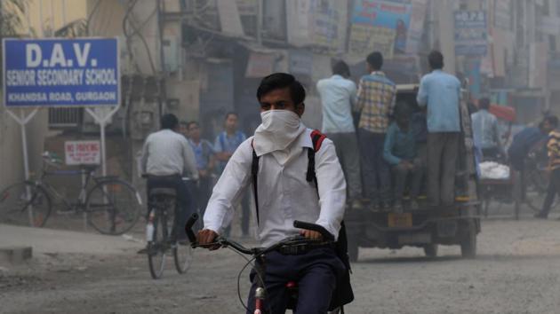 The levels of particulate matter in Delhi-NCR, which shot up nearly eight times above the safe standards on Sunday, dropped to six times above the permissible limit by Monday 8pm. The levels of particulate matter in Delhi-NCR, which shot up nearly eight times above the safe standards on Sunday, dropped to six times above the permissible limit by Monday 8pm.