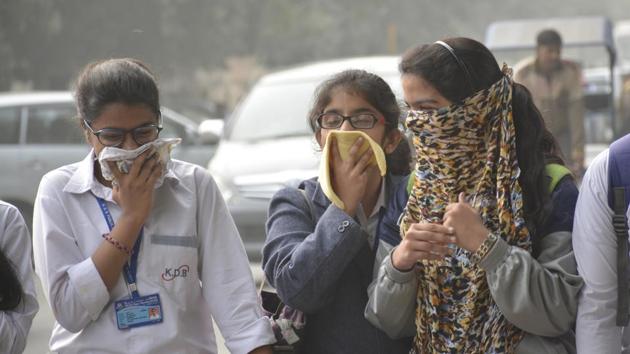 Ghaziabad government hospitals saw a 20% rise in patients with respiratory issues over the last week. (Sakib Ali/HT Photo) Ghaziabad government hospitals saw a 20% rise in patients with respiratory issues over the last week. (Sakib Ali/HT Photo)