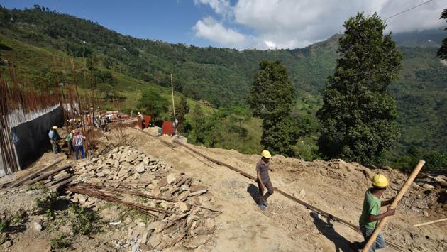 The change of guard at Makaibari is more than symbolic, coming at a time when estate owners and the entire community of plantation workers have plunged into an unprecedented crisis. (Indranil Bhoumik / MINT) 