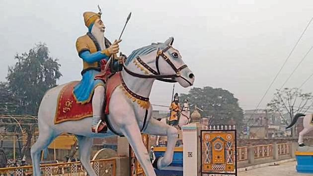 A statue of Maharaja at Badrukhan village in Sangrur.(HT PHOTO)