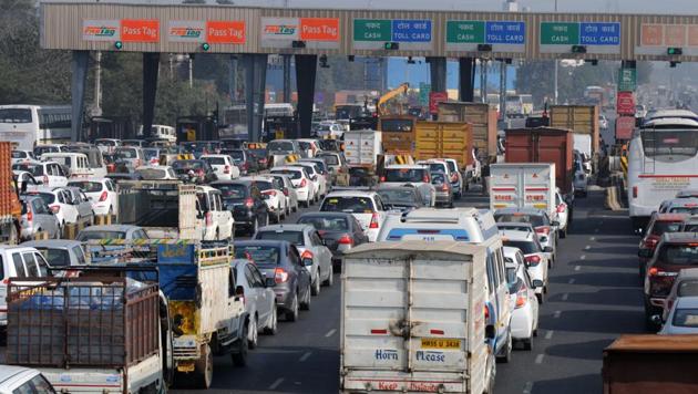 The Kherki Daula toll plaza and Delhi-Gurgaon border at Sirhaul were especially affected by the ban. (Parveen Kumar/HT File) The Kherki Daula toll plaza and Delhi-Gurgaon border at Sirhaul were especially affected by the ban. (Parveen Kumar/HT File)