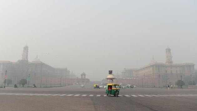 The average AQI dropped to 308 on Tuesday from 460 on Monday. The level of particulate matter, which had hit the ‘severe+’ zone, also dropped to ‘severe’ levels in the past 24 hours. (AFP) The average AQI dropped to 308 on Tuesday from 460 on Monday. The level of particulate matter, which had hit the ‘severe+’ zone, also dropped to ‘severe’ levels in the past 24 hours. (AFP)