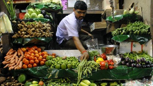 Retail inflation, a key input for RBI in setting the key interest rate, has been rising consistently since June amid a slowdown in factory output measured on Index of Industrial Production (IIP). (HT File Photo) Retail inflation, a key input for RBI in setting the key interest rate, has been rising consistently since June amid a slowdown in factory output measured on Index of Industrial Production (IIP). (HT File Photo)