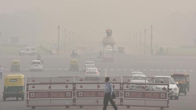 The Delhi-NCR region has been enveloped in smog since last week.(Sonu Mehta/HT File Photo)
