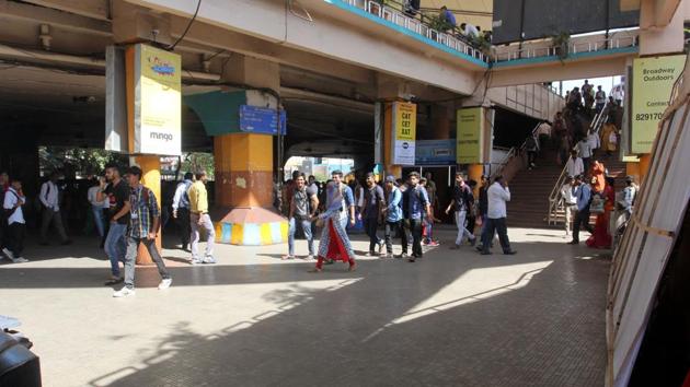 A hawker-free Thane station. (HT FILE) A hawker-free Thane station. (HT FILE)