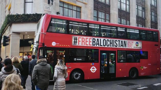 A London bus with the advertisement for “Free Balochistan” that was issued by Baloch activists.(HT Photo)