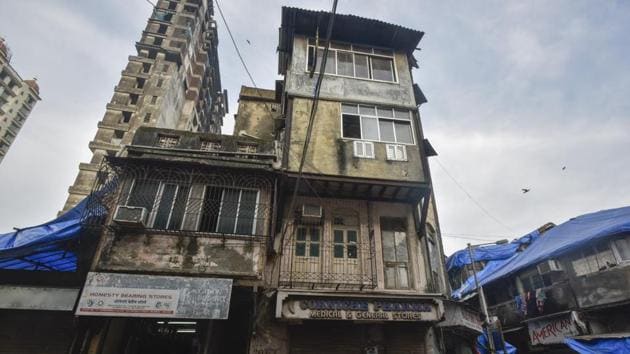 Flats in Damarwala Building, and houses on Pakmodia Street and Yakub Street, where Iqbal Kaskar and his late sister Haseena Parkar used to reside, were auctioned for Rs3.52 crore(HT FILE)