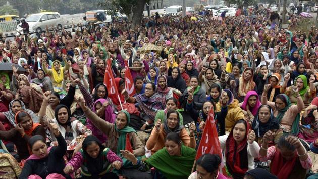 Anganwadi workers protesting outside the deputy commissioner’s office in Ludhiana on Wednesday. (Gurminder Singh/HT) Anganwadi workers protesting outside the deputy commissioner’s office in Ludhiana on Wednesday. (Gurminder Singh/HT)