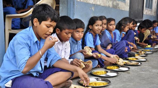 The fund crunch has already hit the scheme in parts of Punjab with some government schools discontinuing the free lunch (HT File) The fund crunch has already hit the scheme in parts of Punjab with some government schools discontinuing the free lunch (HT File)