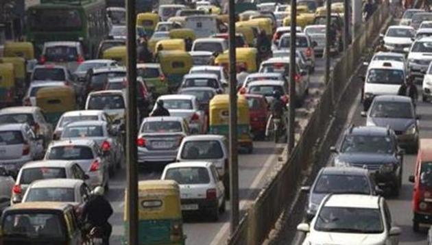 A study by Centre for Science and Environment says air pollution claims at least 10,000-30,000 lives a year in Delhi.(AP file)