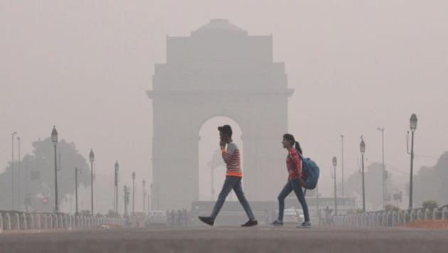 Delhi witnessed shallow fog on Thursday morning, which the Met department said could persist through the day. (Ravi Choudhary / HT Photo) Delhi witnessed shallow fog on Thursday morning, which the Met department said could persist through the day. (Ravi Choudhary / HT Photo)
