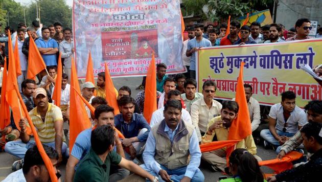 Shri Rajput Karni Sena activists protest in Kota demanding a ban on film Padmawati.(A H Zaidi/ HT Photo)