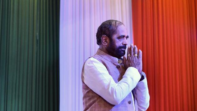 Union minister Hansraj Ahir criticised Farooq Abdullah’s remark that Pakistan would not allow India to take back Pakistan-occupied-Kashmir.(Arun Sharma/HT PHOTO) Union minister Hansraj Ahir criticised Farooq Abdullah’s remark that Pakistan would not allow India to take back Pakistan-occupied-Kashmir.(Arun Sharma/HT PHOTO)