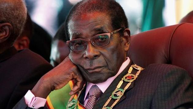 Zimbabwe's President Robert Mugabe looks on during a rally marking Zimbabwe's 32nd independence anniversary celebrations in Harare, Zimbabwe April 18, 2012. REUTERS/Stringer/File Photo (Reuters File Photo) Zimbabwe's President Robert Mugabe looks on during a rally marking Zimbabwe's 32nd independence anniversary celebrations in Harare, Zimbabwe April 18, 2012. REUTERS/Stringer/File Photo (Reuters File Photo)