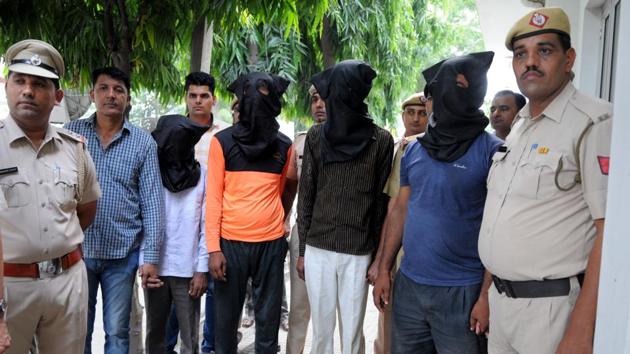 The accused sought acquittal after the city police caught four members of a gang of dacoits (above) on September 13. They confessed their involvement in Dingarheri murder and gangrape(HT File Photo)