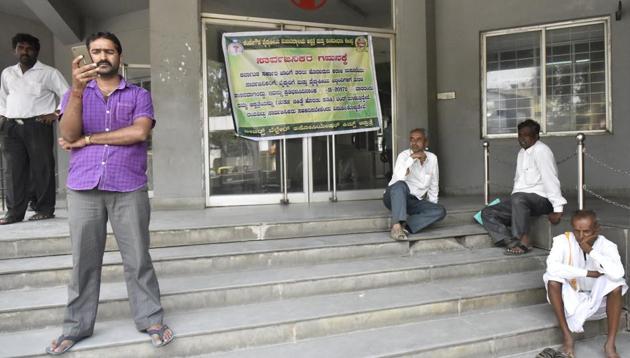 People sitting outside the closed Out Patient Department of KIMS Hospital in Bengaluru during a strike by private doctors and private medical establishments against the Karnataka Private Medical Establishment Act amendments on Thursday.(Arijit Sen/HT) People sitting outside the closed Out Patient Department of KIMS Hospital in Bengaluru during a strike by private doctors and private medical establishments against the Karnataka Private Medical Establishment Act amendments on Thursday.(Arijit Sen/HT)