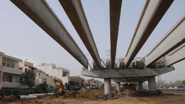 The NHAI, in June, had agreed to put up sound barriers and was waiting for road widening work to be over. (Parveen Kumar/HT Photo) The NHAI, in June, had agreed to put up sound barriers and was waiting for road widening work to be over. (Parveen Kumar/HT Photo)