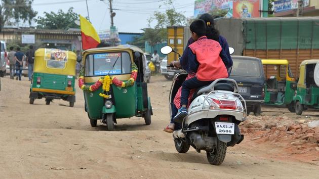 Vehicles negotiating their way through a bumpy, unasphalted stretch of road in Bangalore. The city is under enormous pressure to fill tens of thousands of craterous holes caused by heavy monsoon rain. (Manjunath Kiran / AFP)