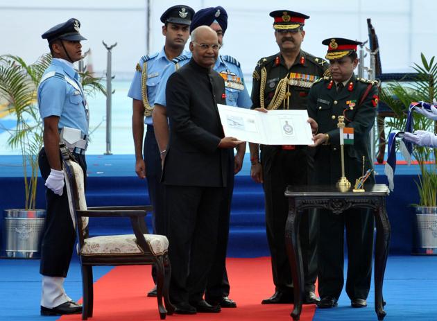 President Ram Nath Kovind on Thursday awarded standards to two units of the Indian Air Force —  223 Squadron (Tridents) and 117 Helicopter unit (Himalayan Dragon) — for their history of excellence. (Pardeep Pandit/ht) 