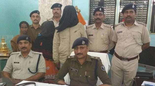 The woman leader of vehicle- lifters gang and her accomplice in police custody at Hajipur on Thursday. (HT photo) The woman leader of vehicle- lifters gang and her accomplice in police custody at Hajipur on Thursday. (HT photo)