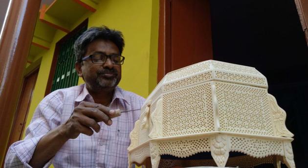 An Artisan making Bone art at Old Lucknow, India.(HT Photo/Deepak Gupta)