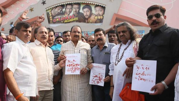 Representatives of Sarva Brahmin Mahasabha show a petition signed in blood. The Mahasabha said it will send the petition to CBFC demanding ban on the film Padmavatii. (Himanshu Vyas/HT Photo) Representatives of Sarva Brahmin Mahasabha show a petition signed in blood. The Mahasabha said it will send the petition to CBFC demanding ban on the film Padmavatii. (Himanshu Vyas/HT Photo)