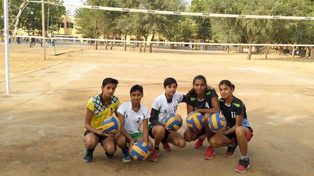 The girls volleyball team from Hanumangarh. photo-ht (HT Photo.) The girls volleyball team from Hanumangarh. photo-ht (HT Photo.)