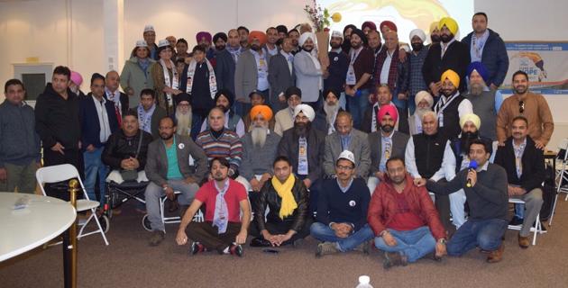 AAP Delhi MLA Jarnail Singh and AAP Delhi councillor Gurmukh Singh with party leaders from Britain and 14 European countries at the Flame of Hope launch event in Leamington Spa. (HT Photo) AAP Delhi MLA Jarnail Singh and AAP Delhi councillor Gurmukh Singh with party leaders from Britain and 14 European countries at the Flame of Hope launch event in Leamington Spa. (HT Photo)
