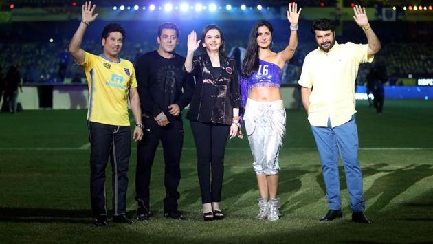 Sachin Tendulkar, Salman Khan, Nita Ambani, Katrina Kaif and Mammootty wave at the Kerala crowd.  (ISL / SPORTZPICS) 