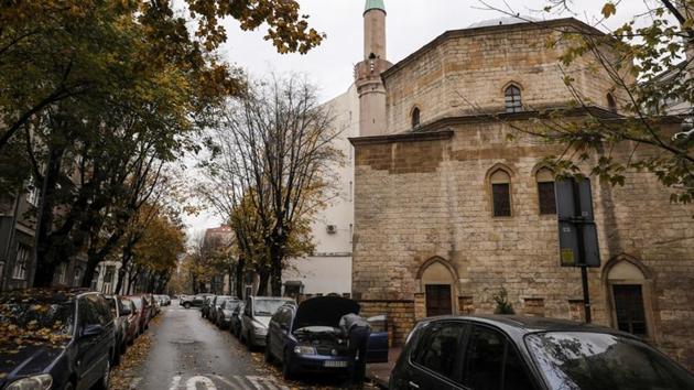 The 16th century Bajrakli mosque seen in Belgrade. Many Muslims left during the fall of Yugoslavia, as Serbia backed its ethnic kin in Bosnia in the massacre of Muslim Bosniaks and fought a war in Kosovo against mainly Muslim Albanians. In 2004, in response to a wave of Albanian attacks on minority Serbs in Kosovo, rioters set this mosque ablaze and torched another in the southern city of Nis. (Marko Djurica / REUTERS) The 16th century Bajrakli mosque seen in Belgrade. Many Muslims left during the fall of Yugoslavia, as Serbia backed its ethnic kin in Bosnia in the massacre of Muslim Bosniaks and fought a war in Kosovo against mainly Muslim Albanians. In 2004, in response to a wave of Albanian attacks on minority Serbs in Kosovo, rioters set this mosque ablaze and torched another in the southern city of Nis. (Marko Djurica / REUTERS)