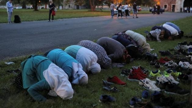 Muslim women pray in front of Kalemegdan fortress in Belgrade. Local Muslims initially came out in protest to block the demolition, but the bulldozers returned with a police escort after dark. They now gather for prayers in the house next door and in other private homes around the city. (Marko Djurica / REUTERS) Muslim women pray in front of Kalemegdan fortress in Belgrade. Local Muslims initially came out in protest to block the demolition, but the bulldozers returned with a police escort after dark. They now gather for prayers in the house next door and in other private homes around the city. (Marko Djurica / REUTERS)