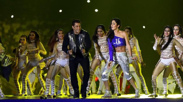 Salman Khan and Katrina Kaif danced to several Bollywood numbers. (ISL / SPORTZPICS) 
