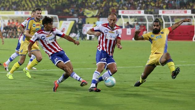Hitesh Sharma of Atletico de Kolkata FC and Robin Singh of Atletico de Kolkata FC in action during match 1 of the Indian Super League between Kerala Blasters FC and Atletico de Kolkata FC held at the Jawaharlal Nehru Stadium in Kochi.  (ISL / SPORTZPICS) 