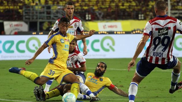 Kerala Blasters FC players defend during match 1 of the Indian Super League between Kerala Blasters FC and Atletico de Kolkata FC held at the Jawaharlal Nehru Stadium in Kochi.  (ISL / SPORTZPICS) 