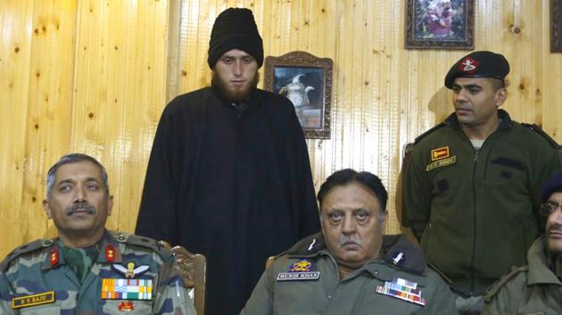 Majid Khan being presented by the army before the media during a press conference in Awantipora on Friday.(Waseem Andrabi/HT)