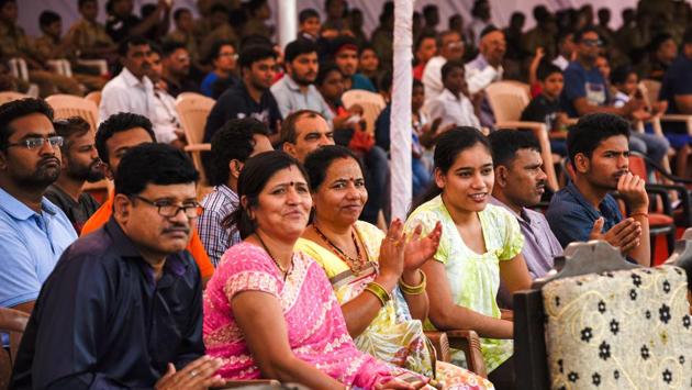 People enjoying the Southern Star Horse Show-2017 in Pune on Thursday. (Sanket Wankhade/HT PHOTO) 