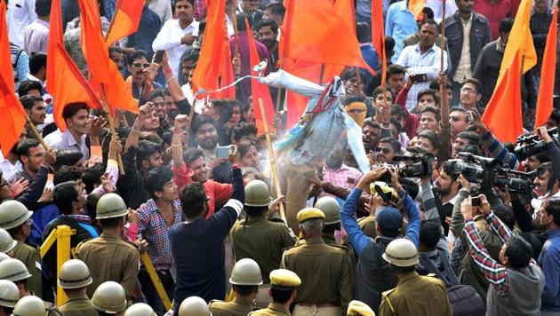 Protesters burn effigies of film maker Sanjay Leela Bhansali as they call for a ban on his movie Padmavati, in Rajasthan's Bikaner on Friday.(PTI Photo)