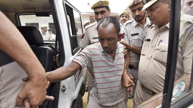 Ashok Kumar, a bus conductor who has been accused for the murder of Ryan International School student Pradhyumn Thakur, being produced before a special court in Gurgaon, on September 12, 2017.(Sanjeev Verma/HT File Photo)