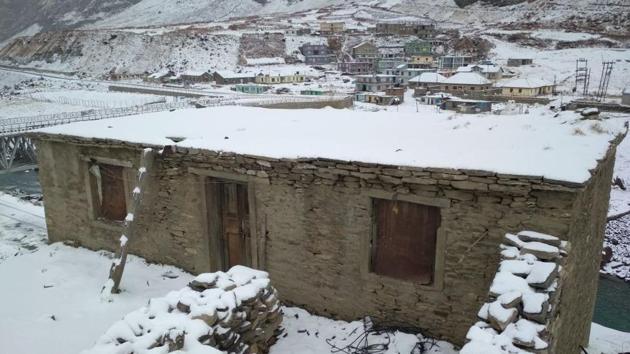 Other parts of Himachal— Mandi and Shimla — was lashed with light rain. The meteorological department has predicted more snow, rain in the next 24 hours. (ht photo) Other parts of Himachal— Mandi and Shimla — was lashed with light rain. The meteorological department has predicted more snow, rain in the next 24 hours. (ht photo)