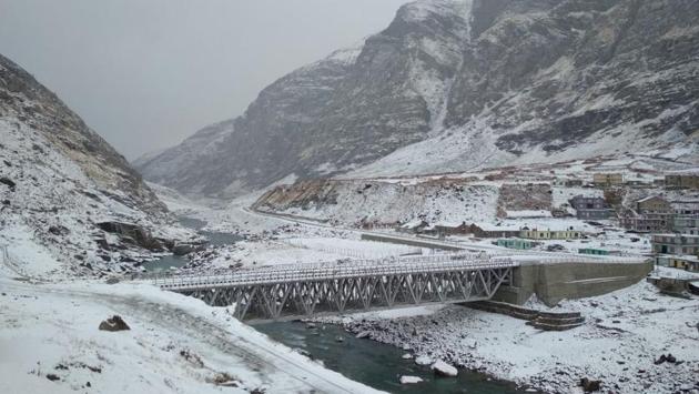 While the fresh spell of snow lowered temperature across Himachal Pradesh, Shimla received light rain on Saturday morning. (HT Photo) While the fresh spell of snow lowered temperature across Himachal Pradesh, Shimla received light rain on Saturday morning. (HT Photo)