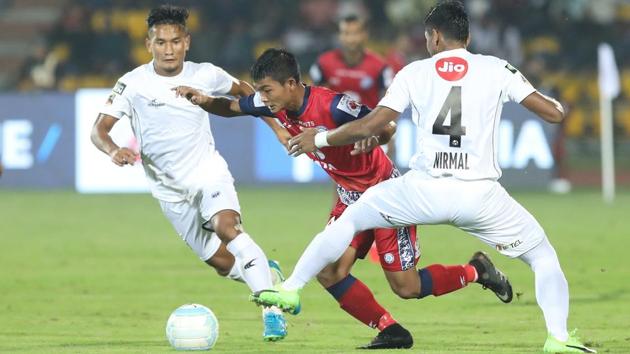 Jerry Mawhmingthanga of Jamshedpur FC fights for the ball. (ISL / SPORTZPICS) Jerry Mawhmingthanga of Jamshedpur FC fights for the ball. (ISL / SPORTZPICS)
