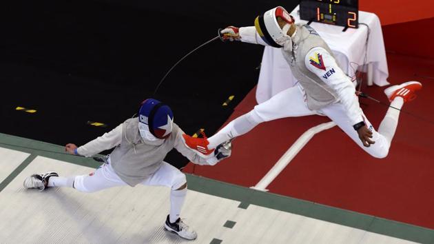 Antonio Leal of Venezuela (R) competes against Chilean Ruben Silva in their men's individual foil round as part of the fencing event during the XVIII Bolivarian Games 2017 in Santa Marta, Colombia on November 12, 2017. (David Sanchez / AFP) 