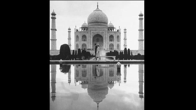 Britain’s Queen Elizabeth II and Prince Philip, the Duke of Edinburgh stroll during their first visit to the Taj Mahal on January 30, 1961. The royal couple has four children, eight grandchildren and five great-grandchildren. (AP) Britain’s Queen Elizabeth II and Prince Philip, the Duke of Edinburgh stroll during their first visit to the Taj Mahal on January 30, 1961. The royal couple has four children, eight grandchildren and five great-grandchildren. (AP)