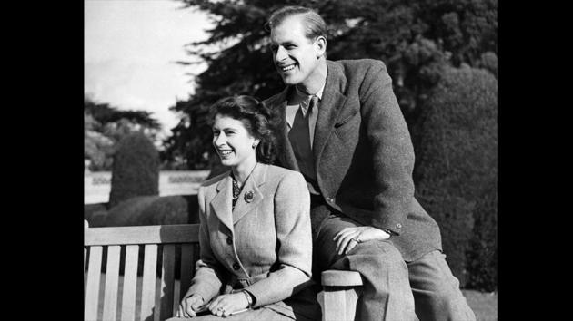 Queen Elizabeth II and her husband pose during their honeymoon on November 25, 1947 in Broadlands estate, Hampshire. (AFP Photo) Queen Elizabeth II and her husband pose during their honeymoon on November 25, 1947 in Broadlands estate, Hampshire. (AFP Photo)