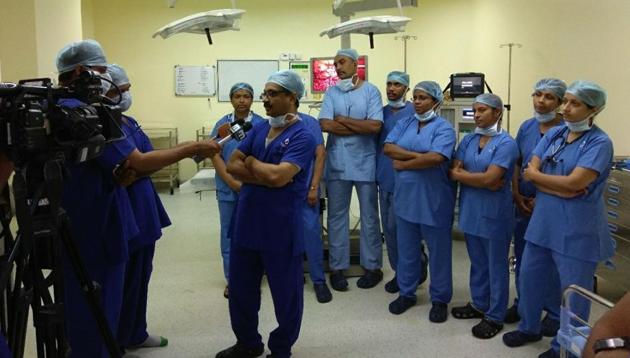 Mediapersons interview the medical team that conducted the surgical procedure. (HT Photo) Mediapersons interview the medical team that conducted the surgical procedure. (HT Photo)