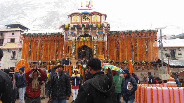 The decorated Badrinath shrine on the occasion of the closure of portals on Sunday.(HT Photo)