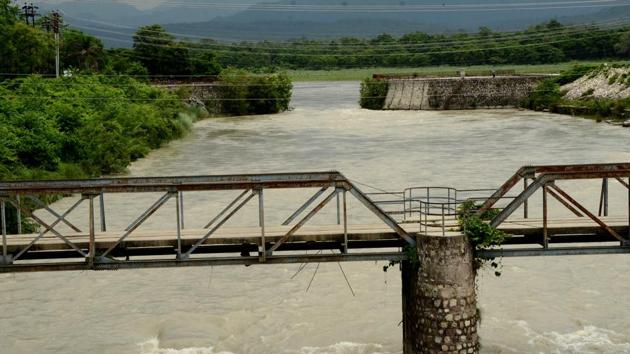 Bhagirathi Bindu, the point from where water from mainstream Ganga at Neeldhara is diverted towards Har-Ki-Pauri since British era during construction of Ganga Canal in Haridwar. (RAMESHWAR GAUR/HT) Bhagirathi Bindu, the point from where water from mainstream Ganga at Neeldhara is diverted towards Har-Ki-Pauri since British era during construction of Ganga Canal in Haridwar. (RAMESHWAR GAUR/HT)