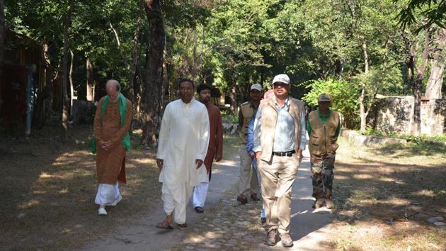Anand Srivastava, a trustee of the Maharishi Yogi Trust (2nd from L) with Rajaji Tiger Reserve director Sanatan Sonkar(2nd from R) at the ashram in Rishikesh.(HT Photo)